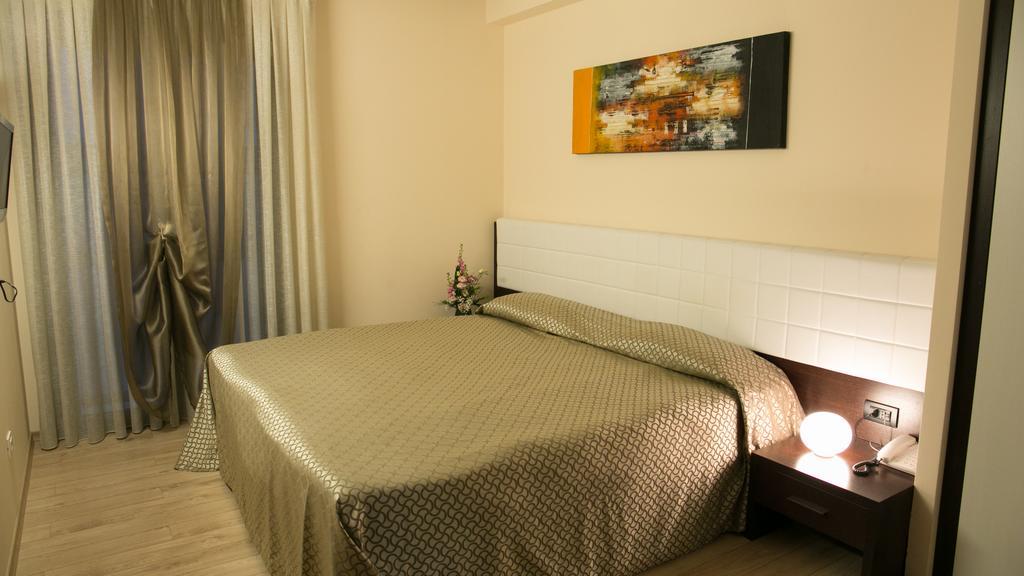 Hotel Calinferno Codogne Экстерьер фото