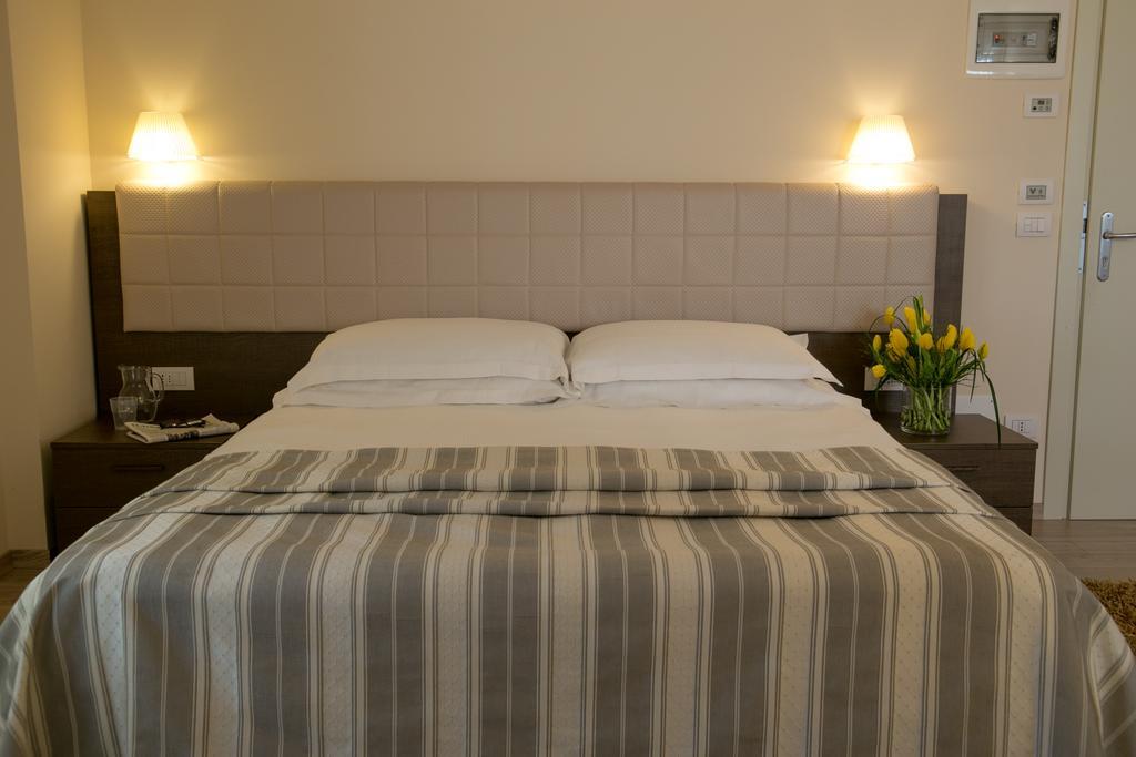 Hotel Calinferno Codogne Экстерьер фото