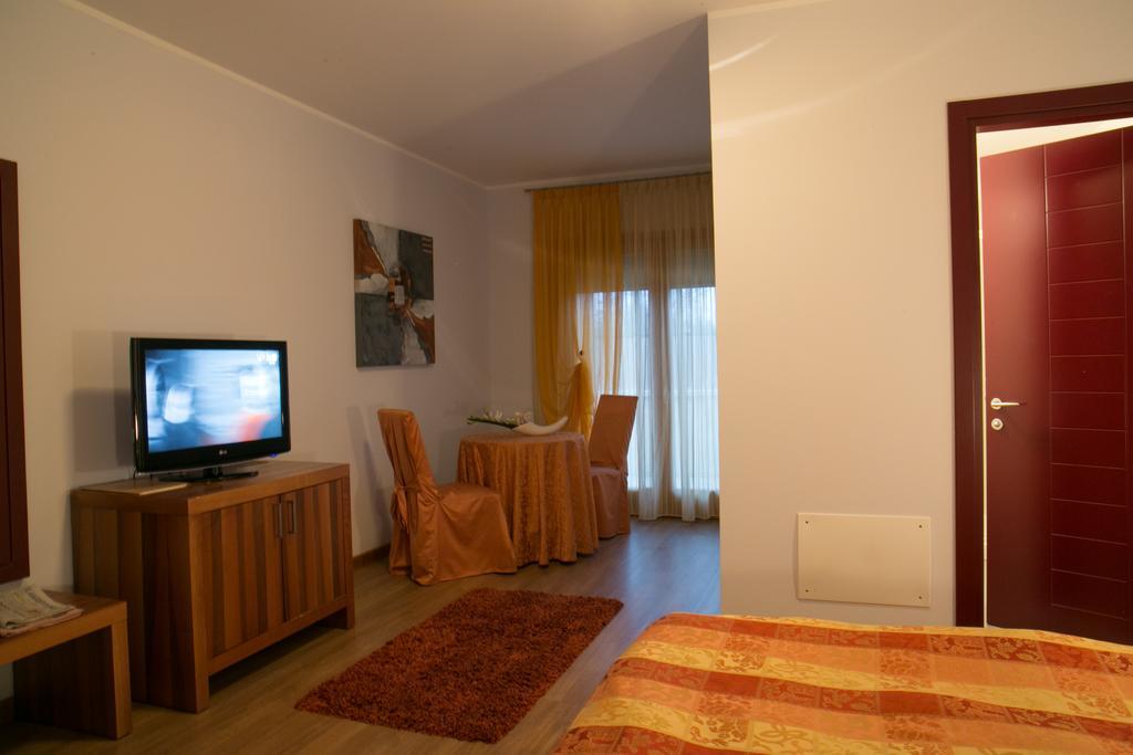 Hotel Calinferno Codogne Экстерьер фото