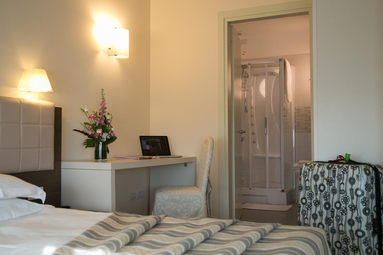 Hotel Calinferno Codogne Экстерьер фото